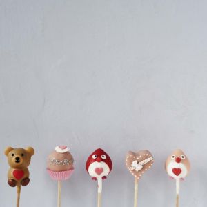 Das sind unsere Valentins Pops aus der Special Edition, der Preis beträgt EUR 3,90.- pro Stück!